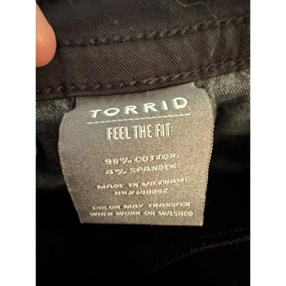Torrid Shorts 18 Feel the Fit Black Denim Jeans Rolled Cuff Mid Rise Stretch - Picture 5 of 5